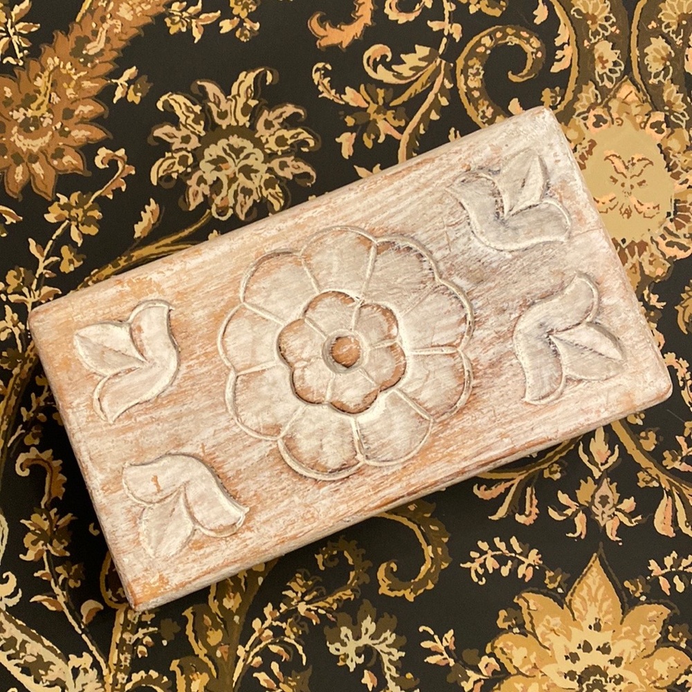🤍 Beautiful White-Washed Wooden Antiqued Floral Carved Jewelry Box